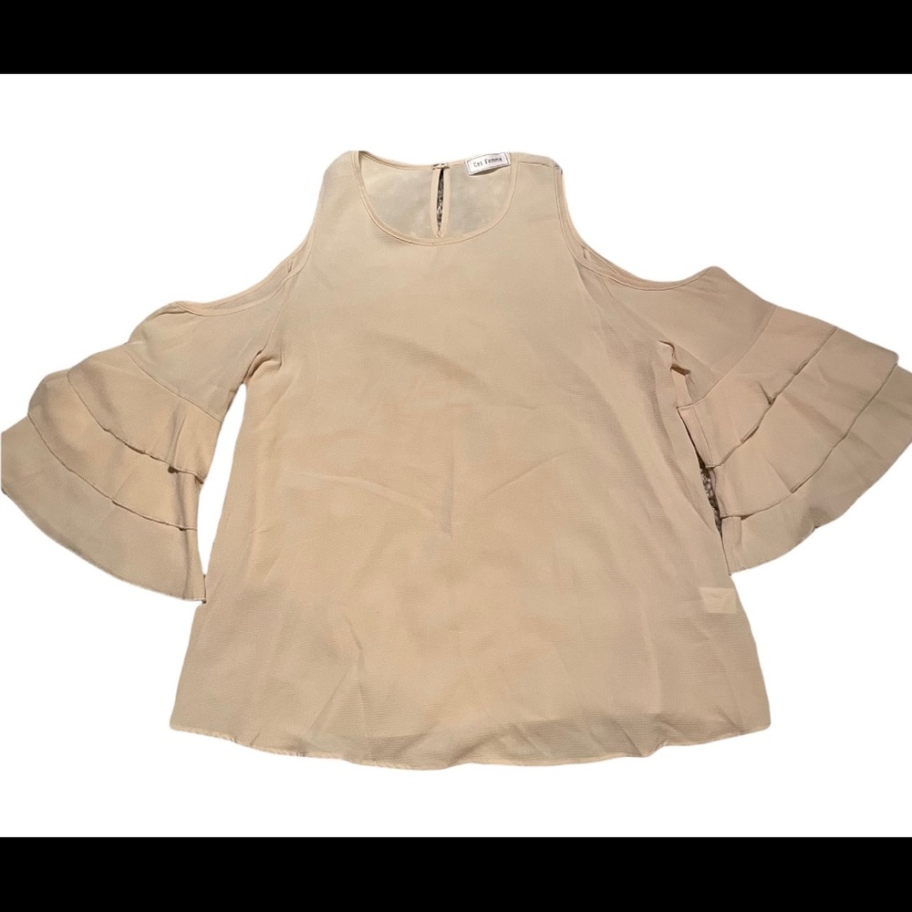 ✨ Bell Sleeve Cold Shoulder Top✨